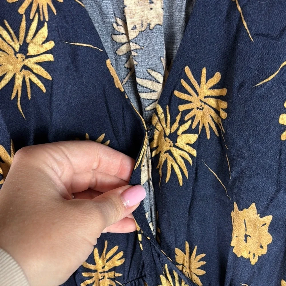 Urban Outfitters> Floral Navy Short Sleeve Wrap Dress Extra Small - Picture 4 of 9